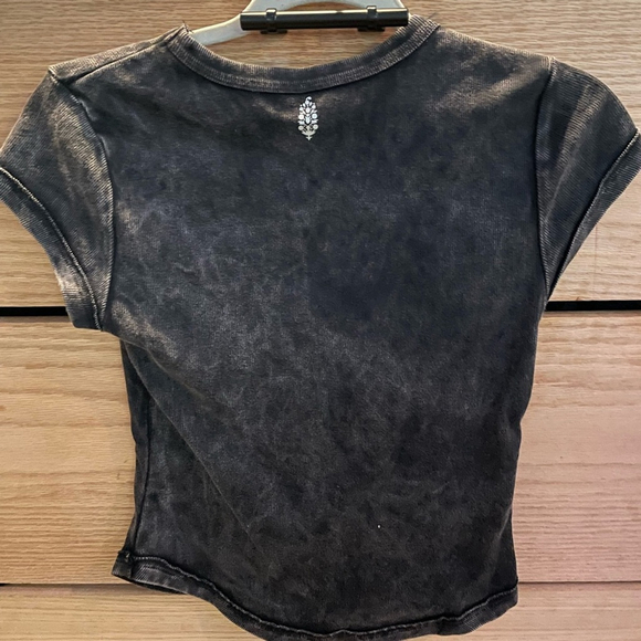 Free People Ribbed Baby Tee Washed Black size Medium - Picture 7 of 8